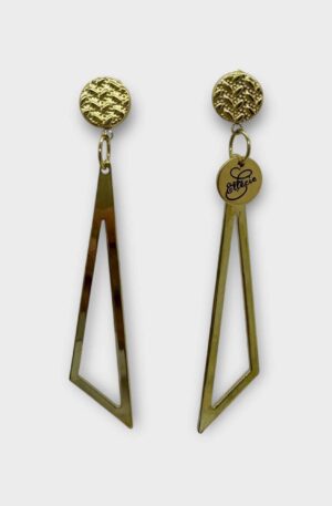Ellécie crée des boucles d'oreilles uniques alliant qualité et créativité. Elles sont conçues en édition limitée avec une attention particulière à l’éthique et à l’originalité, offrant un accessoire qui permet à chaque femme de se sentir spéciale.