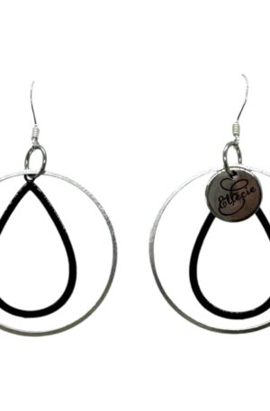 Ellécie crée des boucles d'oreilles uniques alliant qualité et créativité. Elles sont conçues en édition limitée avec une attention particulière à l’éthique et à l’originalité, offrant un accessoire qui permet à chaque femme de se sentir spéciale.
