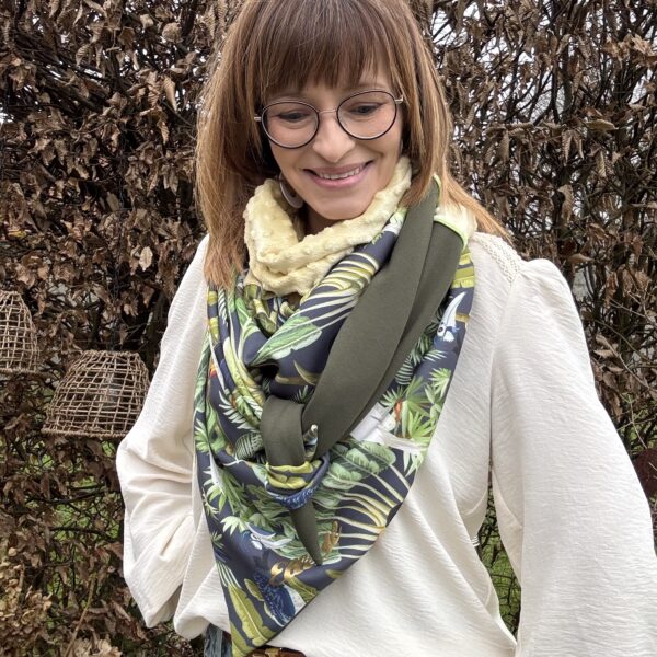 Ellécie crée des foulards élégants et uniques pour les femmes, alliant qualité et créativité. Chaque foulard est conçu en édition limitée avec une attention particulière à l’éthique et à l’originalité, offrant un accessoire qui permet à chaque femme de se sentir spéciale.