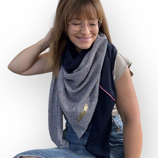 Ellécie crée des foulards élégants et uniques pour les femmes, alliant qualité et créativité. Chaque foulard est conçu en édition limitée avec une attention particulière à l’éthique et à l’originalité, offrant un accessoire qui permet à chaque femme de se sentir spéciale.
