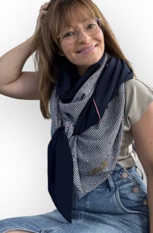 Ellécie crée des foulards élégants et uniques pour les femmes, alliant qualité et créativité. Chaque foulard est conçu en édition limitée avec une attention particulière à l’éthique et à l’originalité, offrant un accessoire qui permet à chaque femme de se sentir spéciale.