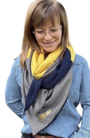 Ellécie crée des foulards élégants et uniques pour les femmes, alliant qualité et créativité. Chaque foulard est conçu en édition limitée avec une attention particulière à l’éthique et à l’originalité, offrant un accessoire qui permet à chaque femme de se sentir spéciale.