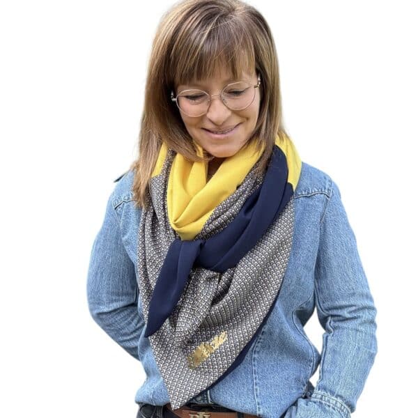 Ellécie crée des foulards élégants et uniques pour les femmes, alliant qualité et créativité. Chaque foulard est conçu en édition limitée avec une attention particulière à l’éthique et à l’originalité, offrant un accessoire qui permet à chaque femme de se sentir spéciale.