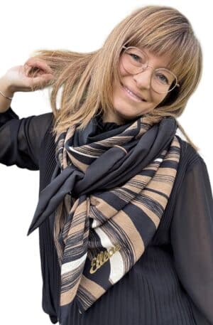 Nos foulards triangles sont crées avec trois matières pour allier confort, esthétique et durabilité. Ceux-ci sont conçus avec soin pour ajouter une touche d’élégance intemporelle à votre look. Soyez audacieuse, soyez élégante, soyez vous même avec les foulards Ellécie!