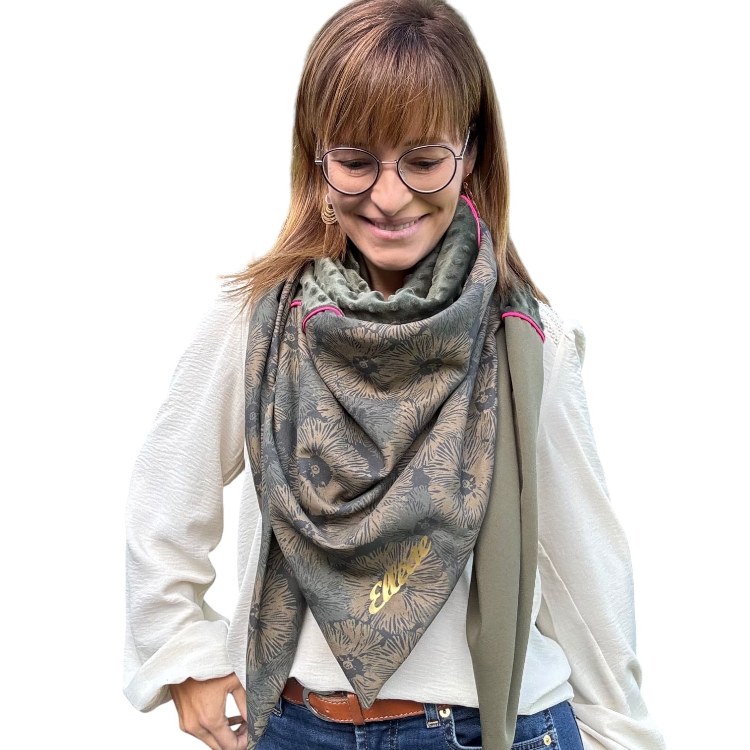 Ellécie crée des foulards élégants et uniques pour les femmes, alliant qualité et créativité. Chaque foulard est conçu en édition limitée avec une attention particulière à l’éthique et à l’originalité, offrant un accessoire qui permet à chaque femme de se sentir spéciale.