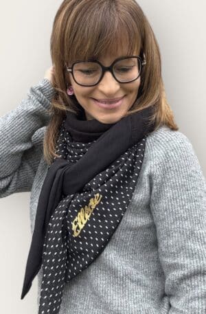 Ellécie crée des foulards élégants et uniques pour les femmes, alliant qualité et créativité. Chaque foulard est conçu en édition limitée avec une attention particulière à l’éthique et à l’originalité, offrant un accessoire qui permet à chaque femme de se sentir spéciale.