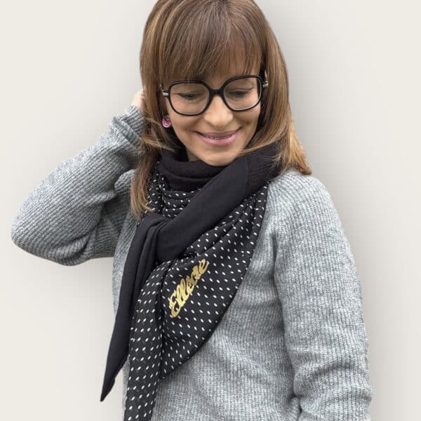 Ellécie crée des foulards élégants et uniques pour les femmes, alliant qualité et créativité. Chaque foulard est conçu en édition limitée avec une attention particulière à l’éthique et à l’originalité, offrant un accessoire qui permet à chaque femme de se sentir spéciale.