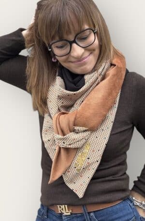 Ellécie crée des foulards élégants et uniques pour les femmes, alliant qualité et créativité. Chaque foulard est conçu en édition limitée avec une attention particulière à l’éthique et à l’originalité, offrant un accessoire qui permet à chaque femme de se sentir spéciale.