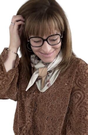 Ellécie crée des foulards élégants et uniques pour les femmes, alliant qualité et créativité. Chaque foulard est conçu en édition limitée avec une attention particulière à l’éthique et à l’originalité, offrant un accessoire qui permet à chaque femme de se sentir spéciale.